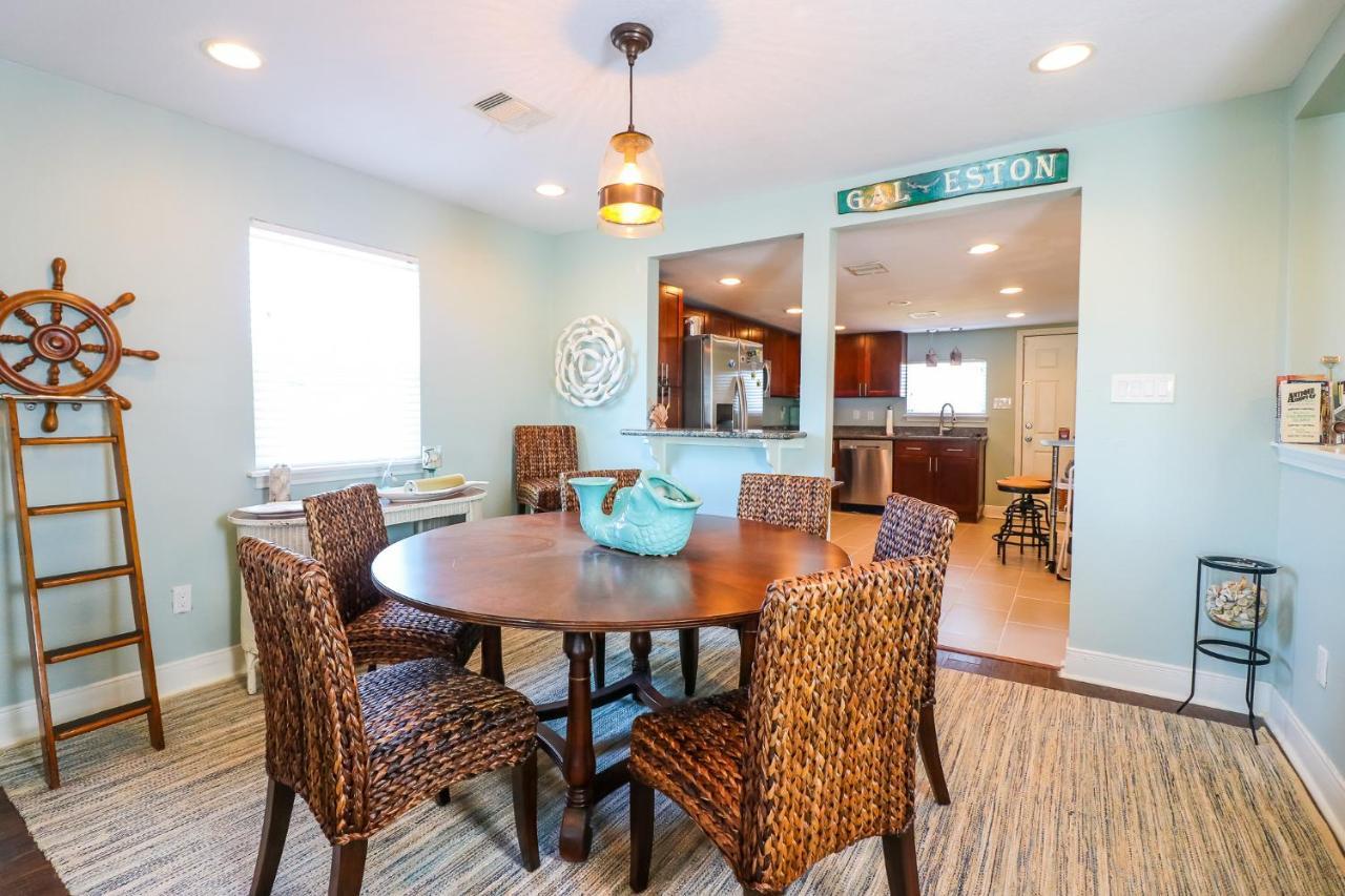 Perfect Location Spacious Yard Coffee Bar At This Lovely Beach Home Galveston Eksteriør bilde